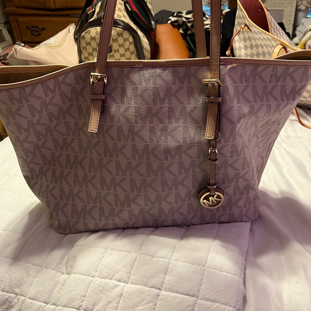 MK purse normal wear still in good condition